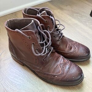 Steve Madden Size 10 wingtip boots